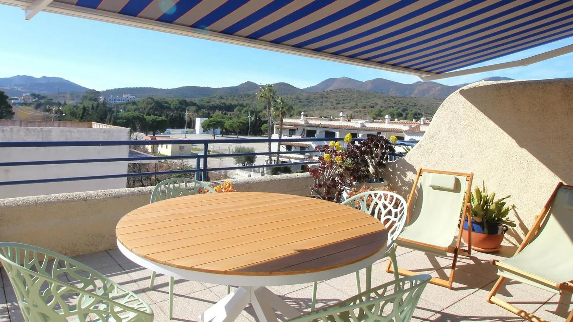 Maritim II 2 At.1 - Apartamento Moderno, Agradable Y Muy Bien Equipado Situado En 1ª Linea De Mar - Es-228-82 Llança Διαμέρισμα