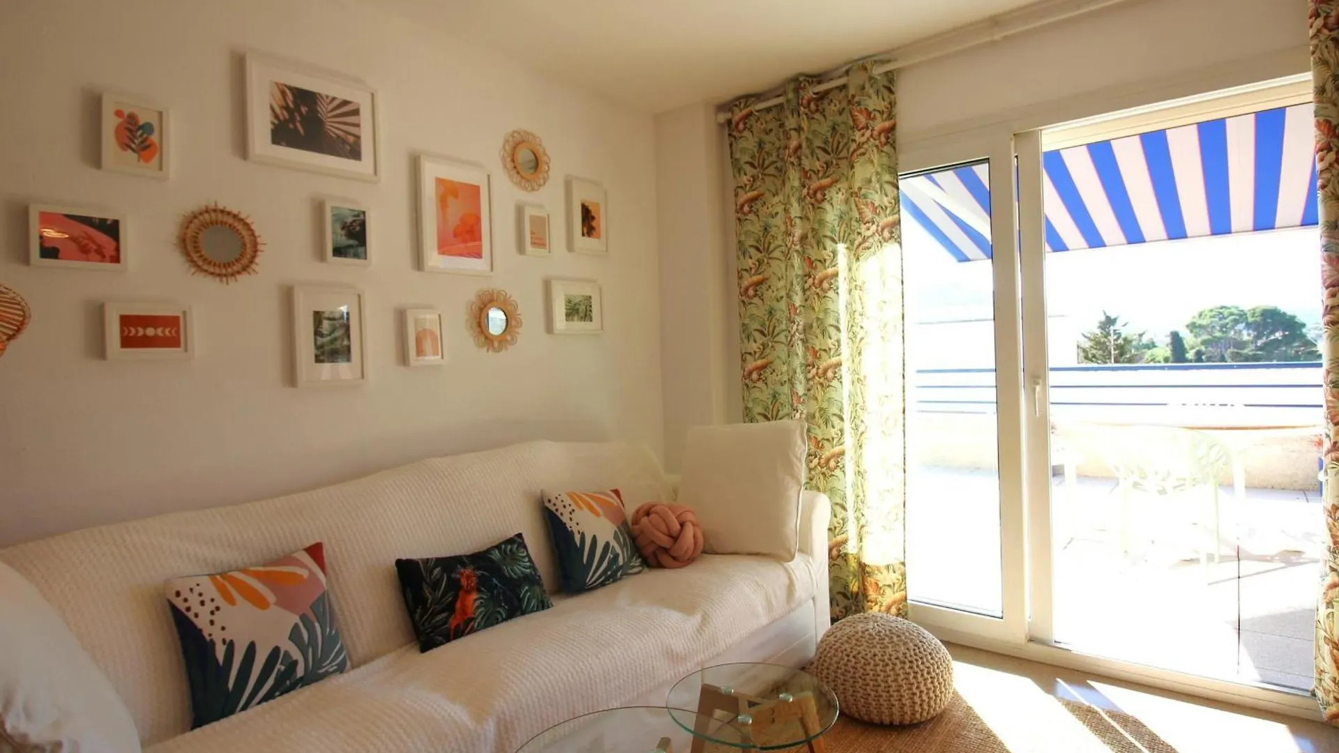 Daire Maritim II 2 At.1 - Apartamento Moderno, Agradable Y Muy Bien Equipado Situado En 1ª Linea De Mar - Es-228-82 Llança
