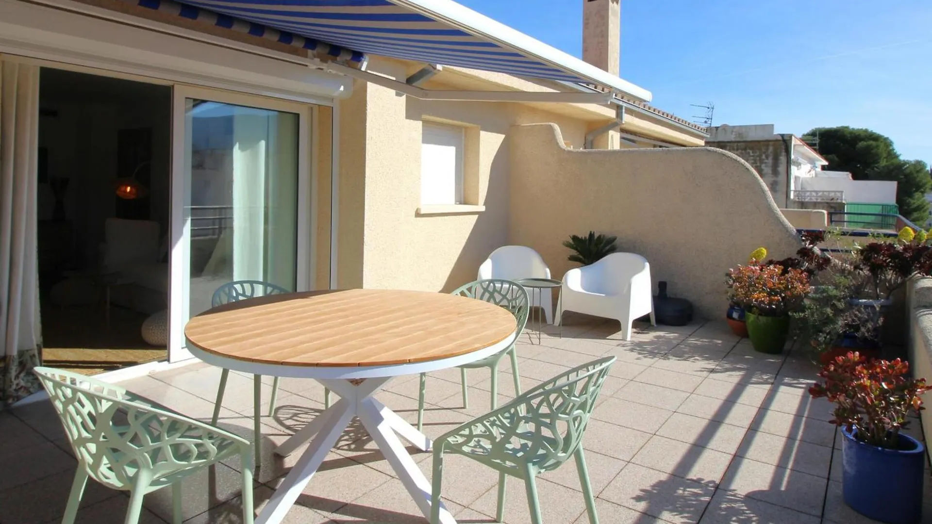 Maritim II 2 At.1 - Apartamento Moderno, Agradable Y Muy Bien Equipado Situado En 1ª Linea De Mar - Es-228-82 Llança 0*,  Ισπανία
