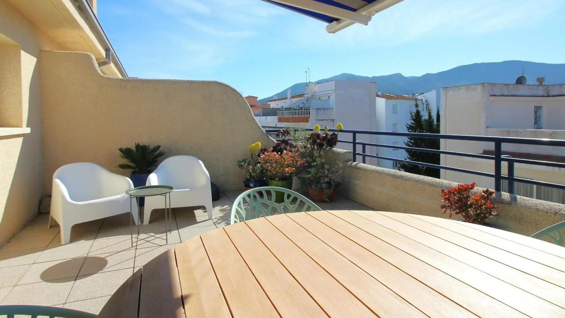 Maritim II 2 At.1 - Apartamento Moderno, Agradable Y Muy Bien Equipado Situado En 1ª Linea De Mar - Es-228-82 Llança
