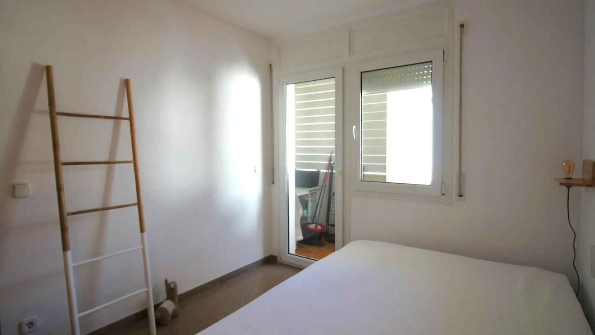 Maritim II 2 At.1 - Apartamento Moderno, Agradable Y Muy Bien Equipado Situado En 1ª Linea De Mar - Es-228-82 Llança