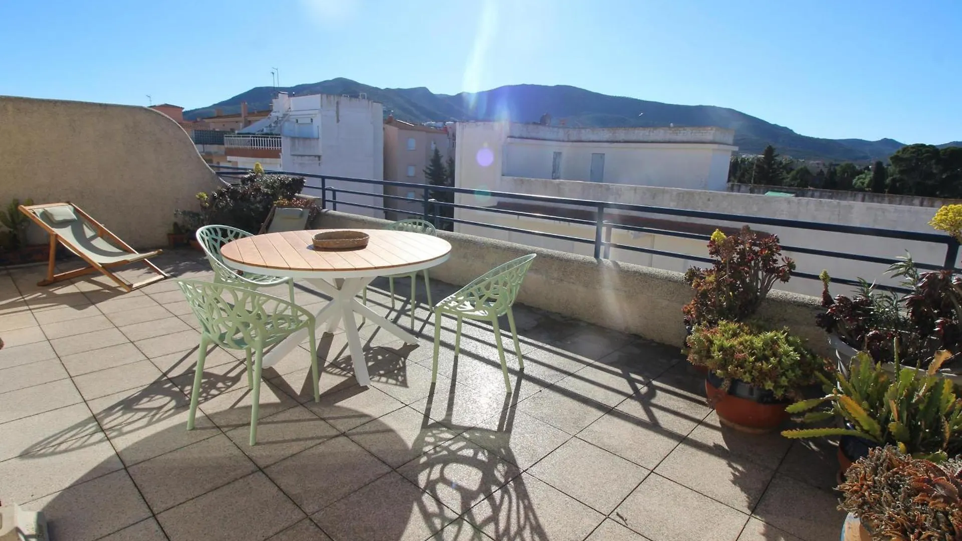 Maritim II 2 At.1 - Apartamento Moderno, Agradable Y Muy Bien Equipado Situado En 1ª Linea De Mar - Es-228-82 Llança Daire