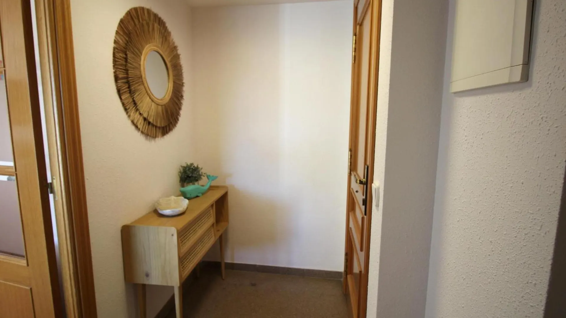 Maritim II 2 At.1 - Apartamento Moderno, Agradable Y Muy Bien Equipado Situado En 1ª Linea De Mar - Es-228-82 Llança 0*,  İspanya