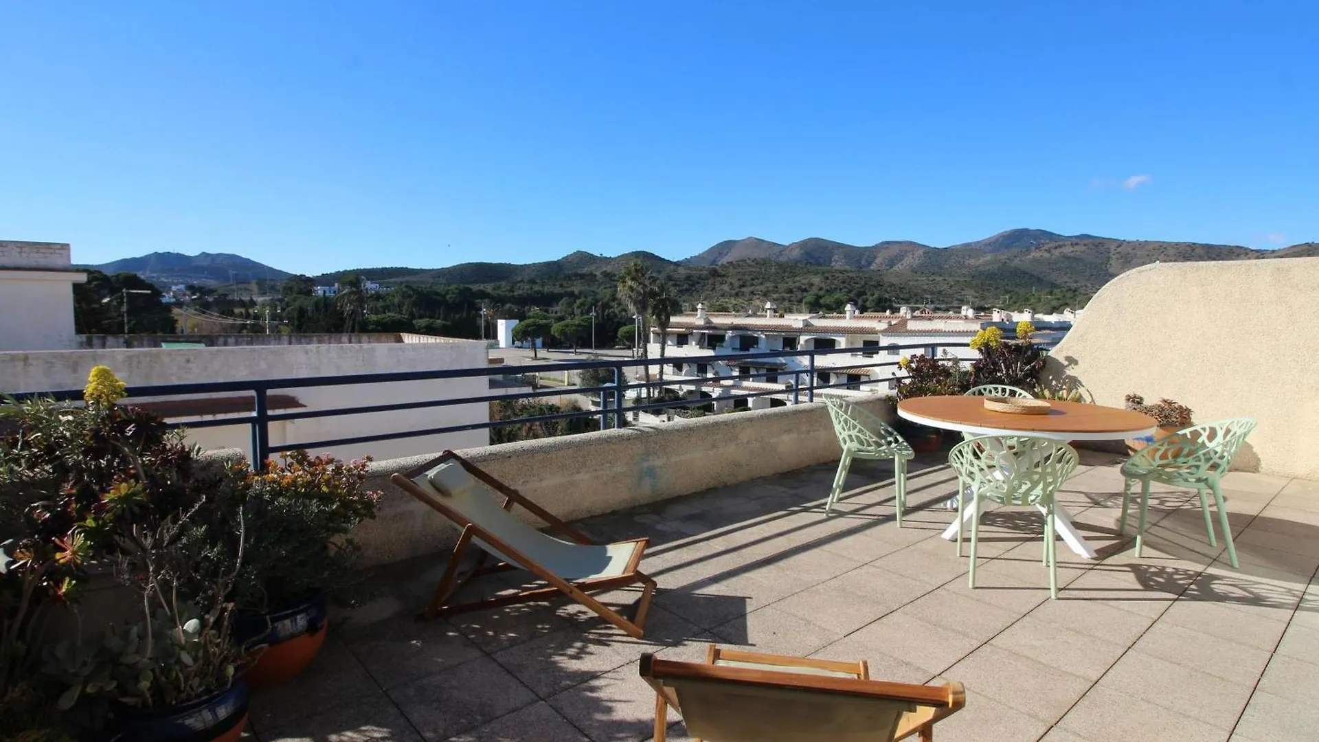 Maritim II 2 At.1 - Apartamento Moderno, Agradable Y Muy Bien Equipado Situado En 1ª Linea De Mar - Es-228-82 Llança 0*,  Ισπανία